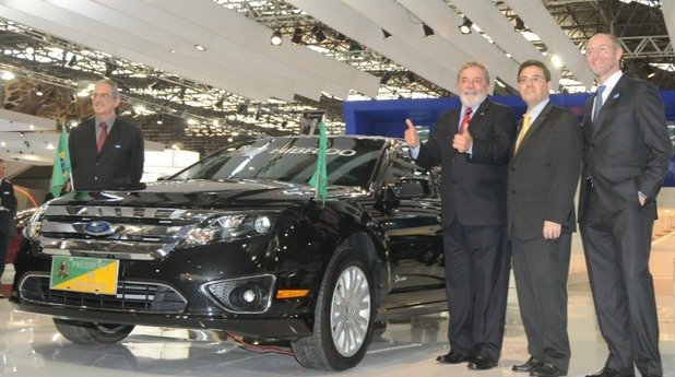 През февруари 2012-та бразилското правителство купува 12 сглобени в Канада модела Ford Edge, десет от които са бронирани