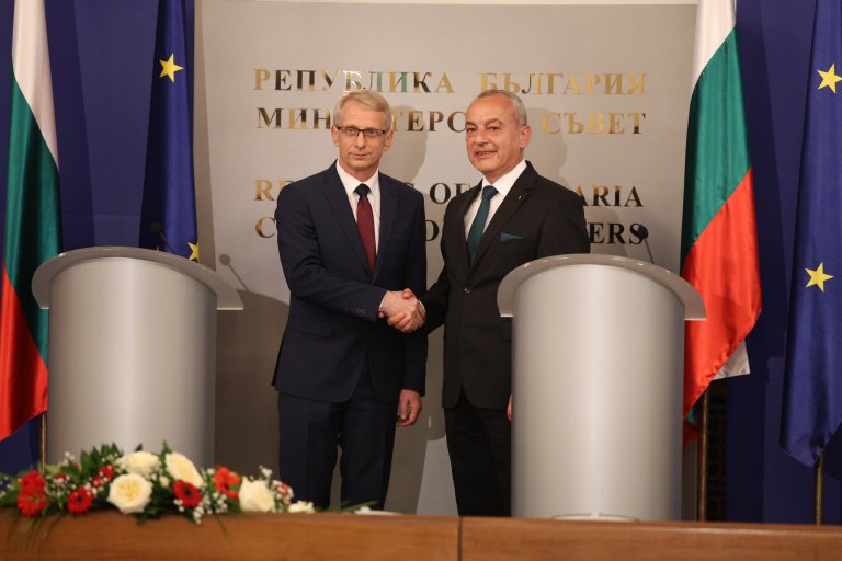 Служебното правителство предаде вече властта, но оставя със себе си и "подаръци" за новите управляващи.