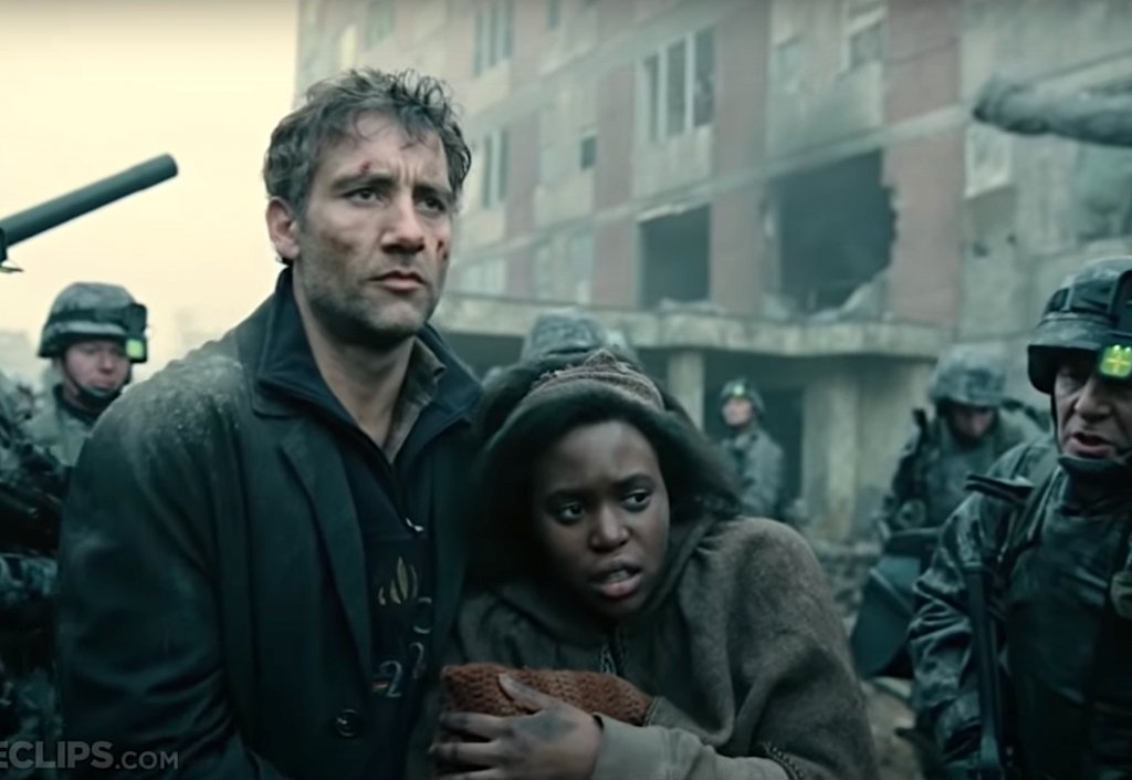 7. Children of Men / "Децата на хората" (2006 г.)
Мрачен, дистопичен и пораждаш палитра от емоции, "Децата на хората" разказва за едно възможно бъдеще на човечеството, в което хората са загубили репродуктивните си функции, а това е довело до разпада на много общества. В този свят се появява една малка надежда - млада жена, която е бременна. А един загубил вярата си във всичко мъж ще трябва да ѝ помогне.
"Децата на хората" не е гръмка фантастика с много специални ефекти, но показва как се изграждат качествени персонажи със сложен еможционален свят - нещо, което в последно време все по-трудно се отдава на Холивуд.