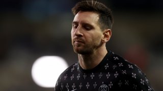 След скандала около смяната, Меси се оказа контузен (видео)