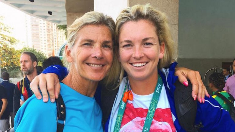 Коко е от спортна фамилия по майчина линия.