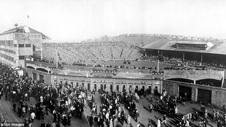 Фантастична снимка на "Хемпдън парк" от 1960-а година 

преди великия финал за КЕШ между Реал Мадрид и Айнтрахт 

Франкфурт, спечелен от "белите" със 7:3. Мадридчани 

печелят петата си поредна европейска титла пред 127 621 

зрители
