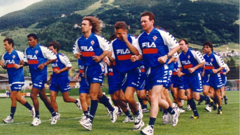 1999 г. - точно 30 години след втората и последна титла на Фиорентина. Отпред е Габриел Батистута.