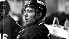 19-годишен хокеен талант издъхна след удар с шайба в главата