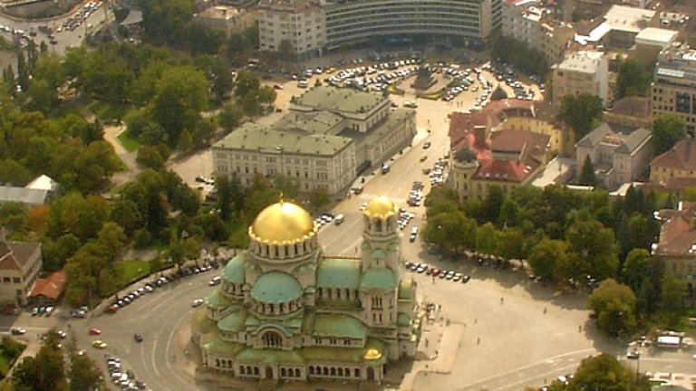 Руският патриарх Кирил и патриархът на Българската православна църква Максим ще отслужат тържествена Света литургия в храм паметника „Св. Александър Невски" в София днес