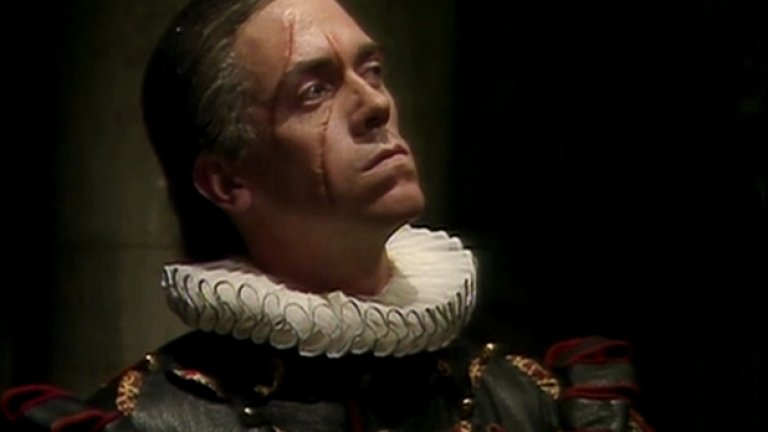 Освен като актьор, комедиант и музикант, Лори се изявява и като писател. Първата му книга "Търговец на оръжия" (1996 г.) е преведена и на български