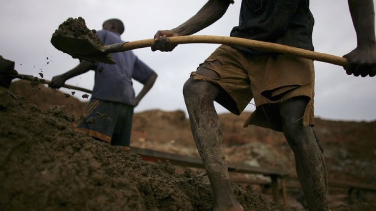 Родители на деца, пострадали от принудителния труд в мините, завеждат дело срещу 5 технологични гиганти