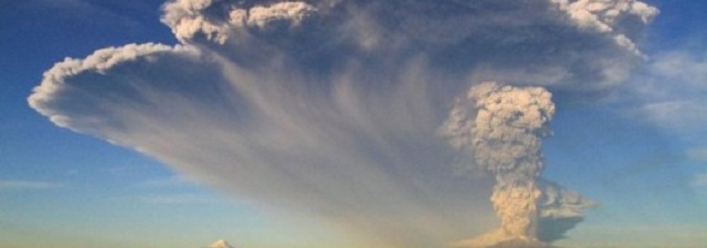 Chile-Volcano-Erupts-3-520x292