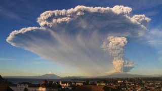 Chile-Volcano-Erupts-3-520x292