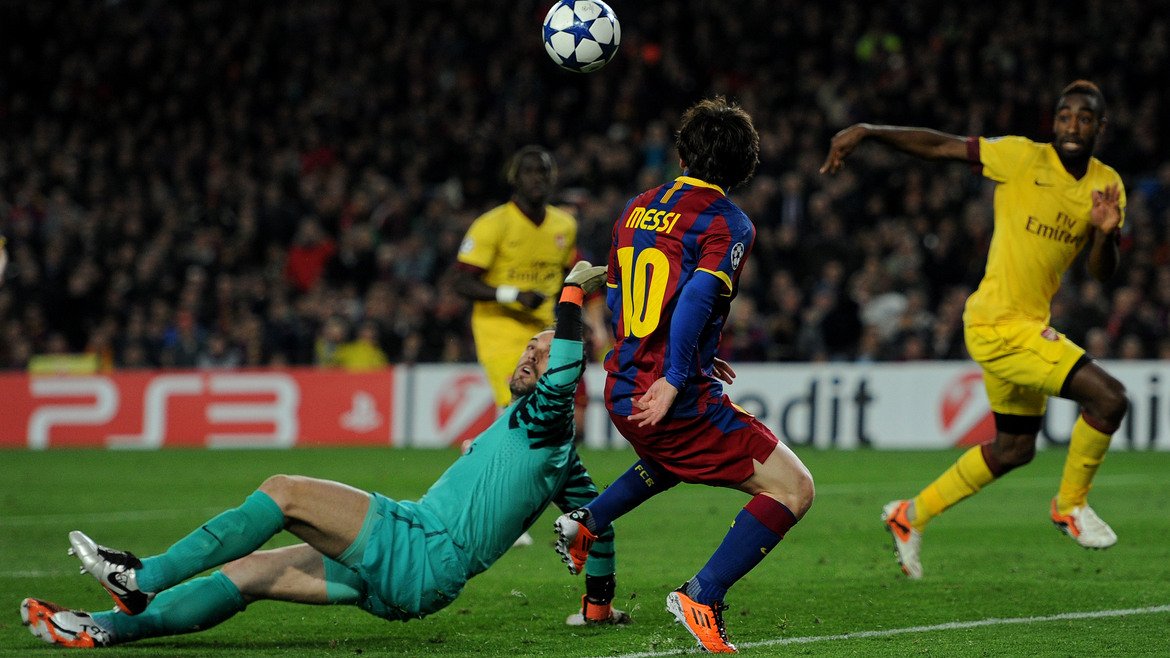 2010/11: След 2:1 на „Емирейтс” Арсенал гостува на Барселона в реванша. Два гола на Лео Меси и победа с 3:1 класираха Барса напред.