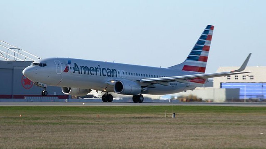640px-aa-newcolor-americanairlines