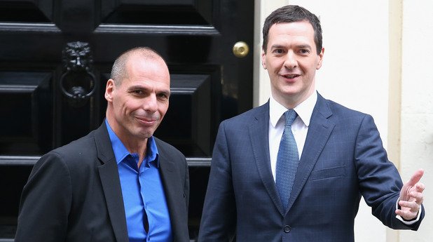 "Джордж Озбърн си приказва с любител на клубния живот след тежка нощ. Всъщност, един момент: това май е финансовият министър на Гърция", коментираха британски журналисти в социалните мрежи.
