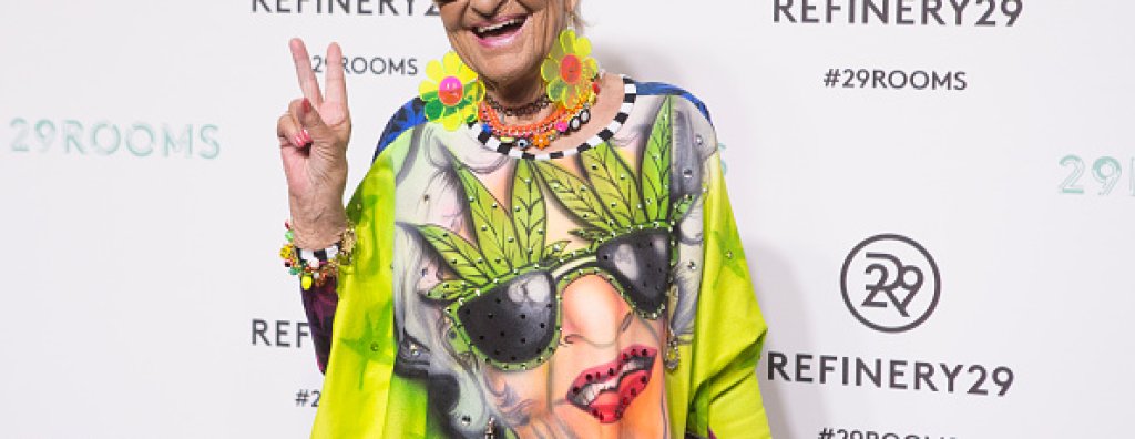 
28. Хелън ван Уинкъл (Baddiewinkle)
Тя е най-яката баба в Instagram. 87-годишната американка няма нищо общо с другите жени на нейната възраст. Тя се облича по най-модерния начин, изполва младежките тенденции и е в час с всичко, което се случ