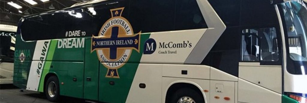 Автобусът на Северна Ирландия вече е готов - тимът отива във Франция като дебютант на европейско, но "Смее да мечтае", както пише на слогана на рейса му.
