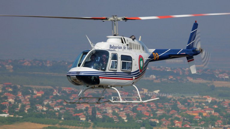 Еднодвигателните вертолети Bell 206B-3 са получени през 1999 г. и е първата западна авиационна техника получена във ВВС след промените