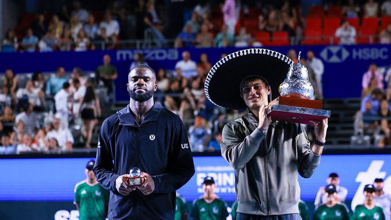 Коболи триумфира в Акапулко