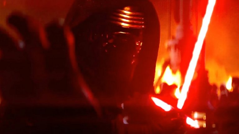 5. Кайло Рен– Бен Соло е син на Хан Соло и Лея Органа, племенник на Люк Скайуокър. Обучава се за джедай, преди да предаде вуйчо си – Люк Скайуокър, и да се подчини на Върховния лидер на Първия ред Сноук. Бен приема името Кайло Рен и отчаяно се опитва да постигне могъществото на своя дядо – Анакин Скайуокър/Дарт Вейдър.
Самата предистория показва колко комплексен персонаж е Кайло – могъщ в Силата, но същевременно несигурен в себе си и изпълнен със съмнения. Именно тези съмнения му пречат да достигне потенциала си. Рен успява да направи следващата крачка към Тъмната страна, когато убива собствения си баща. А дали ще продължи да се изкачва в класацията предстои да разберем.