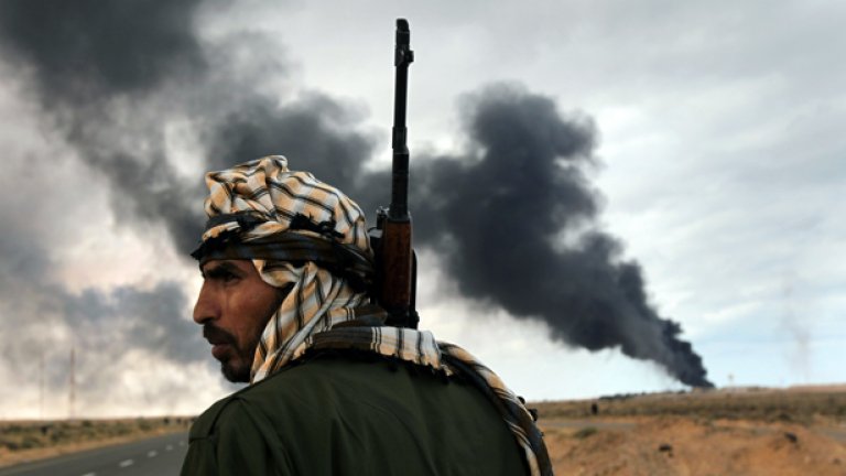Военните части на Муамар Кадафи са си върнали контрола над либийския петролен град Рас Лануф, съобщи АФП