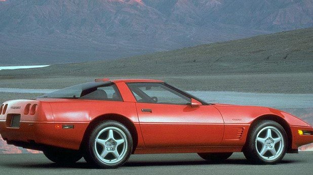 Corvette ZR1
ZR1 е еманацията на най-хубавото, което може да ни предложи един Corvette плюс класически вече дизайн.