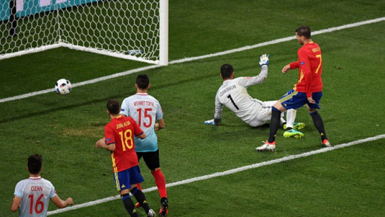 Шампионът громи, отива на 1/8-финал