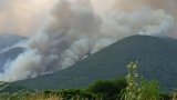 Огънят се разраства към националния парк