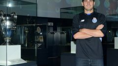 Икер Касияс подписа двугодишен договор с Порто и ще носи фланелката с №12