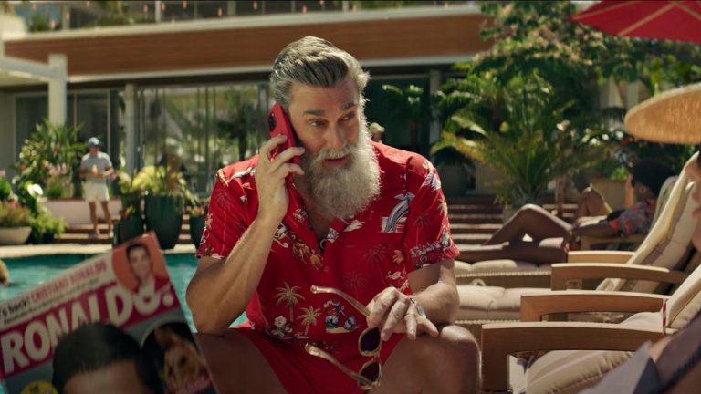 Дядо Коледа се дразни на Роналдо и Меси заради "коледното" Световно (видео)