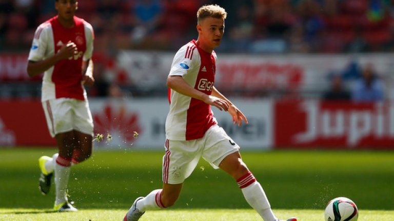 12. Дейли Сингкравен (Аякс).
Нищо, което е свързано с поточната линия за таланти в Холандия не е случайно. Дейли е син на един от най-добрите треньори на млади играчи в Холандия - Хари Сингкравен, който се занимава с генийчетата на Хееренвеен. През януари Аякс плати 6,5 милиона евро за тийнейджъра (тогава, сега е на 20) на този клуб. И има огромни надежди за него.