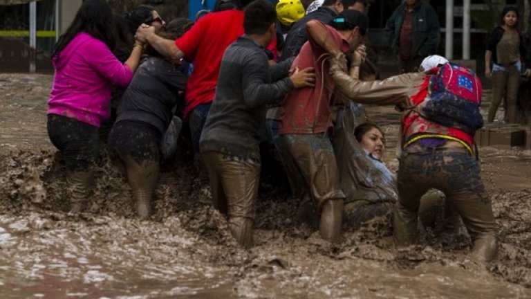 Десетки са пострадалите, съобщава се и за разрушени сгради