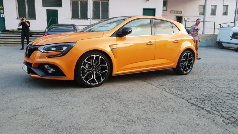 Фотогалерия: Renault MEGANE R.S. - това вече е спортна кола!