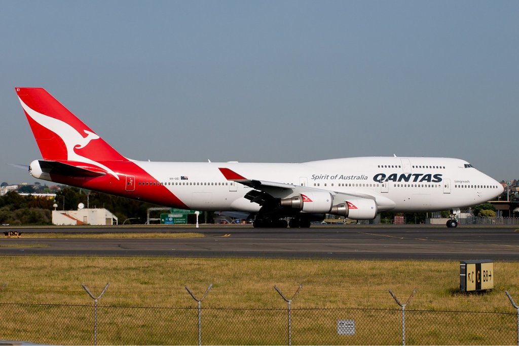 Qantas_Boeing_747-400_SYD_Li_Pang