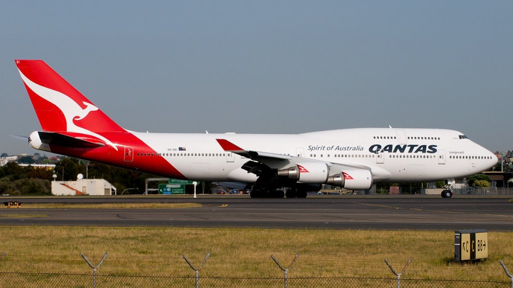 Qantas_Boeing_747-400_SYD_Li_Pang