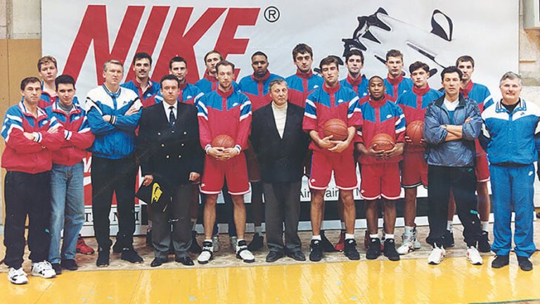 "Задушавахме се, главите ни бяха на една страна, а очите ни излизаха от орбитите!": Когато играчите на ЦСКА М. видяха смъртта в Атина