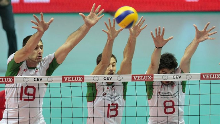 Троен български блок спира чешката атака в първия мач от европейското. Спечелихме с 3:1 и надеждите са поне за място на четвъртфинал.