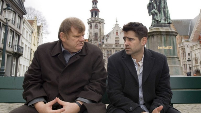 В Брюж / In Bruges (2008)
Това е един от задължителните филми на Мартин Макдона - създателят на "Три билборда извън града". Черната комедия с Брендан Глийсън и Колин Фарел разказва историята на двама наемни убийци, изпратени в Брюж да чакат инструкции от шефа си след грешка по време на последното покушение.