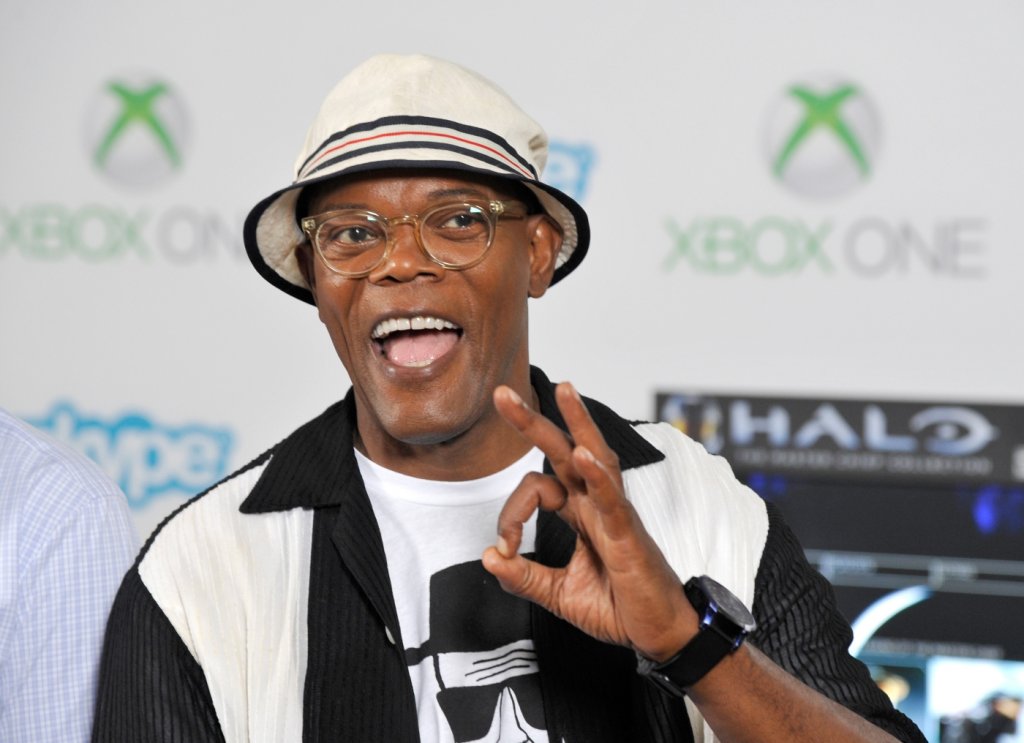 Харесва аниме
Японската анимация има много фенове по света и Джаксън е казвал, че е един от тях. Имал е и професионален досег с жанра - озвучавал е герой в аниме адаптацията на мангата Afro Samurai (а дори планира да продуцира игрален филм по нея). Но се шегува, че любовта му към японското изкуство не се ограничава само да аниме - "Хентай също", допълва през смях в интервю за Wired.
Сред другите му интересни хобита е да събира екшън фигурки с персонажи, които е играл на голям екран - като Мейс Уинду или Фрозоун (от анимацията "Невероятните"), а също така и да гледа филмите със свое участие - нещо, което редица актьори не правят. Любимият му е "Дълга целувка за лека нощ" (1996 г.).