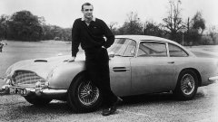 Автомобил от легендарния модел DB5 от 1964 г., собственост на филмовата звезда, бе продаден за 2,4 милиона долара