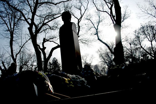 Нов паметник на Левски в парка на Военната академия (галерия)