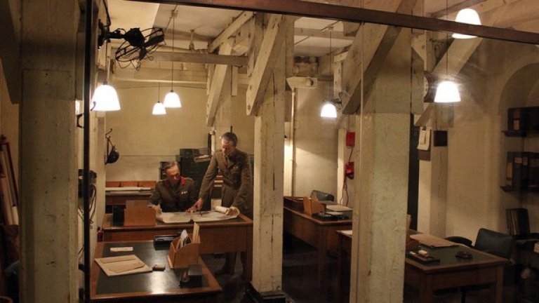 Заседателен кабинет на британското правителство по време на Втората световна война. Т.нар Cabinet War Rooms са отворени за туристи, но се твърди, че има специален кабинет, създаден за Чърчил

