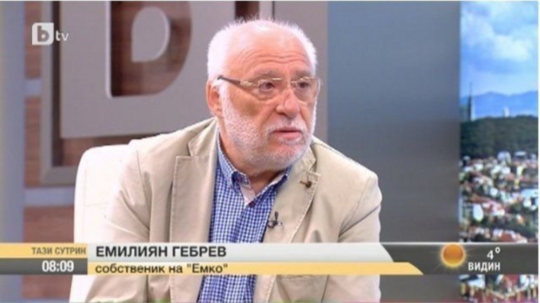 Клиповете се изследват от лаборатория на ФБР, за да се види имат ли общо те с отравянето на бизнемена