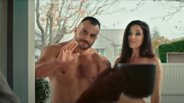 "Здрасти! Аз съм Сю, а това е Дерек. Тук сме, защото синът ти току-що ни потърси онлайн, за да... Знаеш - да ни гледа"... - Нова Зеландия води кампания с провокативни и забавни реклами, за да образова гражданите си за сериозни теми.