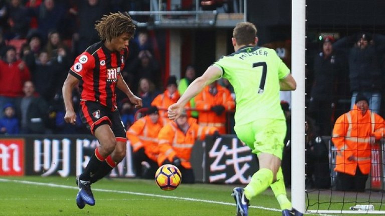 3. Ливърпул изпусна аванс от 3:1 срещу Борнемут и загуби
Ливърпул загуби с 3:4 гостуването си на Борнемут в  двубой, изпълнен с обрати и напрежение. "Червените" водеха с 3:1 четвърт час преди края, след което допусна три гола във вратата си и записаха първо поражение от 15 мача. Ливърпул пропусна да се доближи отново на точка до лидера Челси и вече е на трета позиция с 30 точки, колкото има и Манчестър Сити. Челси е с 34, а Арсенал - с 31.