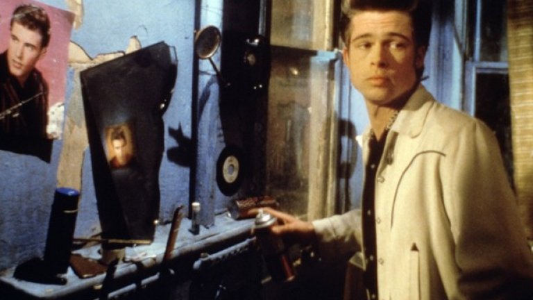"Джони Суейд" (Johnny Suede, 1992)
Този малко известен филм от 1992 е сред едно от най-ранните участия на Брад Пит в главна роля. Той играе музикант с бомбастична прическа, който иска да бъде поп звезда като своя идол Рики Нелсън. До този момент Пит се е снимал единствено във второстепенна роля в "Телма и Луиз" и в неизвестен канадски сериал. Без да е най-силното му изпълнение, ролята на Пит разкрива донякъде големите му заложби