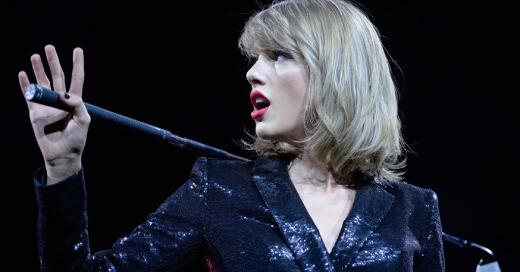 На концерт в Кьолн, част от The 1989 World Tour през юни 2015