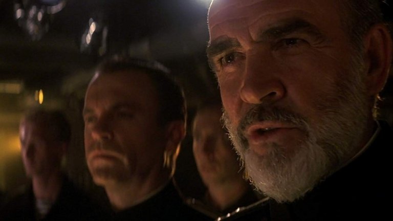 "На лов за "Червения октомври" (Hunt for the Red October, 1990 г.)
Филмът по романа на Том Кланси разказва за руски капитан на ядрена подводница (изигран от Шон Конъри), който решава, че иска да премине на страната на американците заедно с новата си придобивка. След като вече е под вода, той застрелва политическия офицер на борда (който, между другото, се казва Иван Путин) и потегля към американски брегове. А самите американци трябва да разберат искрено ли е желанието му, докато същевременно отношенията между САЩ и СССР се обтягат до краен предел.