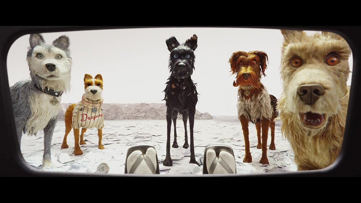 Isle of dogs / "Островът на кучетата" 
Уес Андерсън отново показва колко симпатично странен може да бъде в тази стоп моушън анимация за отношенията между кучетата и хората. Когато 20 години напред в бъдещето Япония е нападната от кучешки грип, а властите издават спешна заповед - всички кучета се изпращат на изоставен остров, който е бивше сметище. А едно момче се отправя на смело пътешествеи за да спаси най-добрия си четериног приятел. Самият Уес Андерсън споделя, че визията за този филм е вдъхновена от филмите на легендарния японски режисьор Акира Куросава. Да видим какво тогава можем да очакваме. Филмът е в кината от 11 май. 