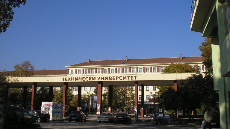 Документите, с които е разпореждал възнагражденията за себе си, противоречат на разпоредбите по ЗПКОНПИ и практиката на Върховния административен съд