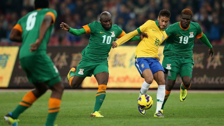 ... отново Бразилия
Въпросният исторически мач датира от 15 октомври 2013-а, когато Бразилия приема Замбия в... Пекин. За приятелската среща гостите пропътуват 10 941 км, а “домакините” цели 17 343 км, което си е световен рекорд. Най-далечната точка от Рио на картата се намира на отстояние 20 020 км, но е насред Филипинско море и е малко вероятно скоро Селесао да приемат гости там.