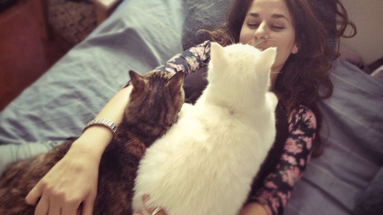 жена с котки