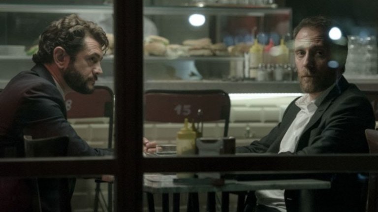 "Мястото" / The Place - 7 септември
Този италиански филм е смесица между комедия, драма, фентъзи и мистерия. В дъното на един бар, наречен просто "Мястото" стои тайнствен мъж, който изпълнява желания. Всяко желание обаче има своята цена - хората трябва да изпълнят особени задачи, възложени им от мъжа. Колко далеч обаче те ще стигнат, за да получат това, което искат? И готови ли са да платят дължимото. "Мястото обещава да е доста интересен и динамичен филм в духа на модерното италианско кино.